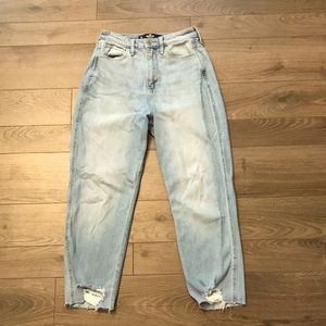Hollister Curvy Ultra High-rise Mom Jean (3 Short)